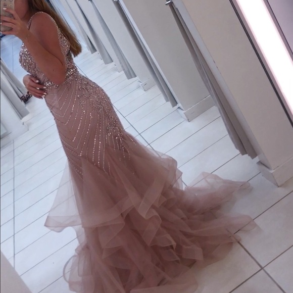 gorgeous prom dress - Picture 4 of 8